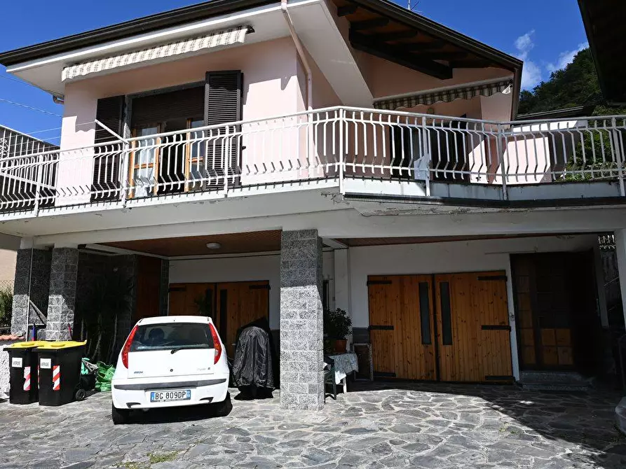 Immagine 1 di Villa in vendita  in Via Carcallo a Omegna