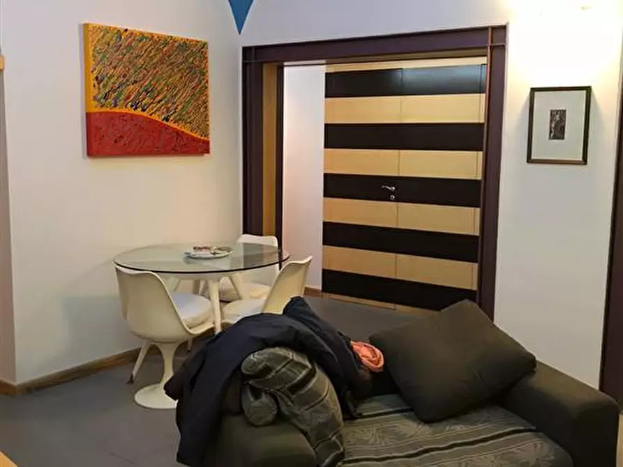 Immagine 1 di Appartamento in vendita  in via trotula de ruggiero a Salerno