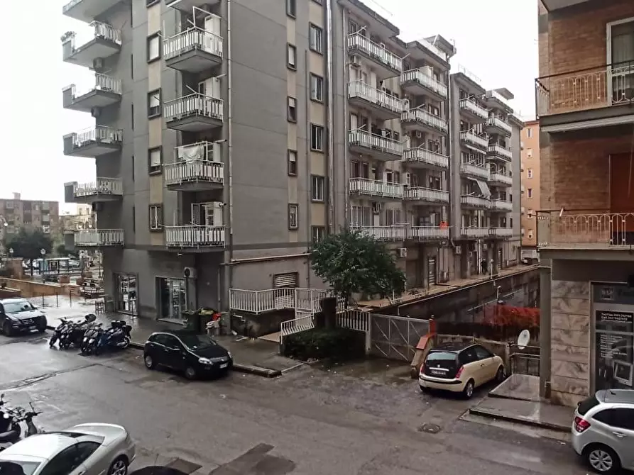 Immagine 1 di Appartamento in vendita  in via posidonia a Salerno