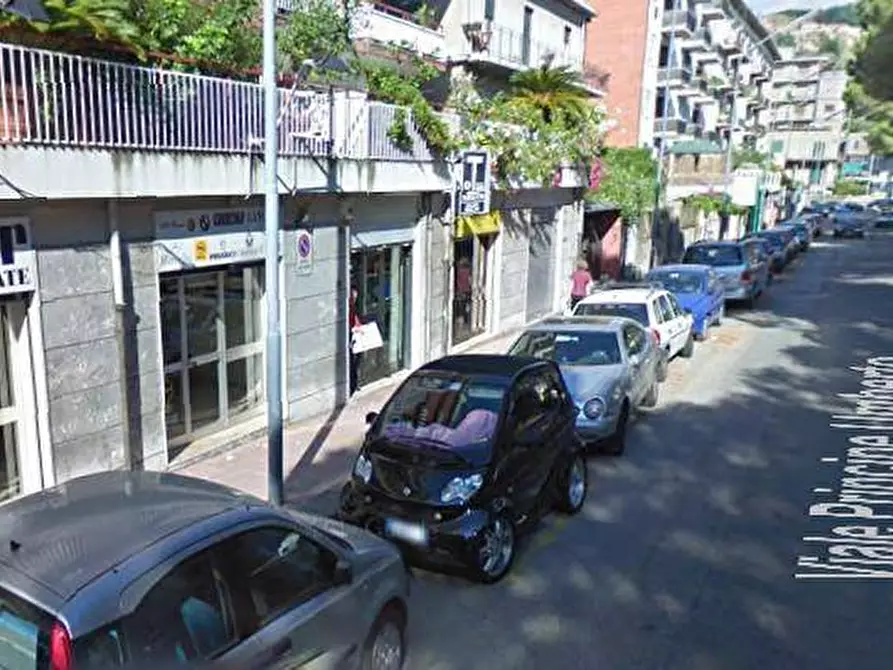 Immagine 1 di Negozio in vendita  in viale Principe Umberto a Messina