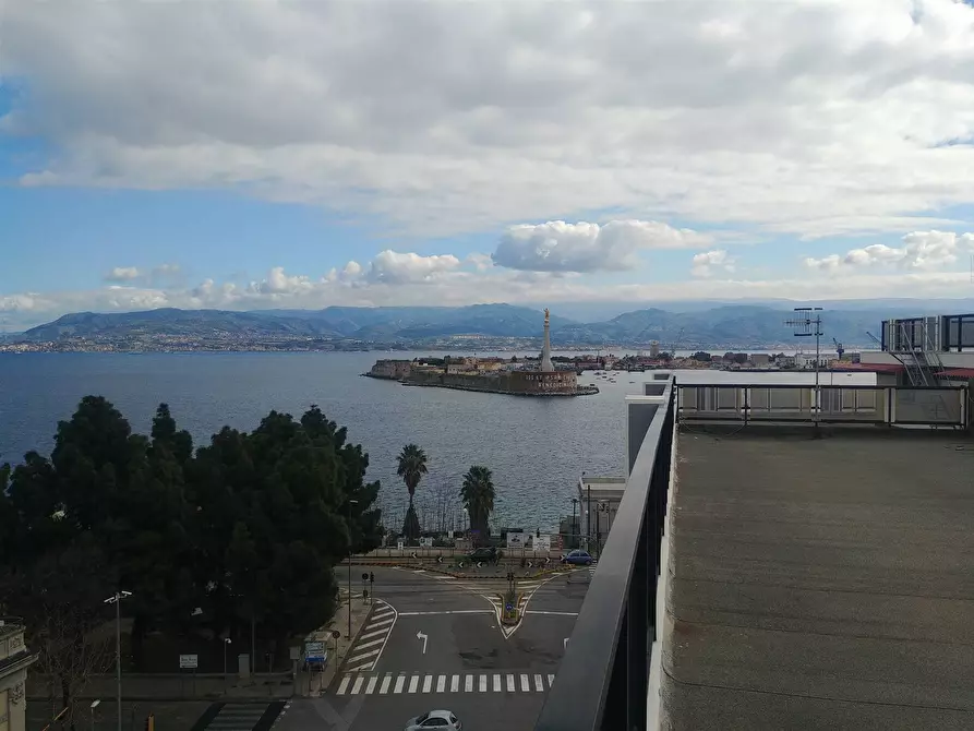Immagine 1 di Loft/Open space in vendita  in viale boccetta a Messina