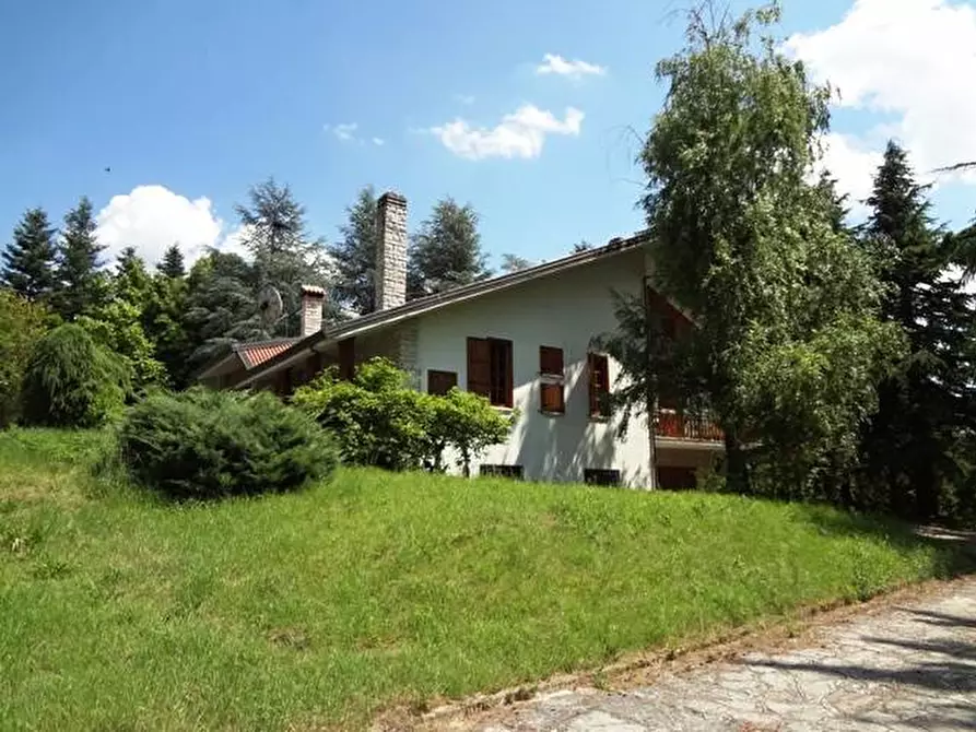 Immagine 1 di Villa in vendita  a Castelraimondo