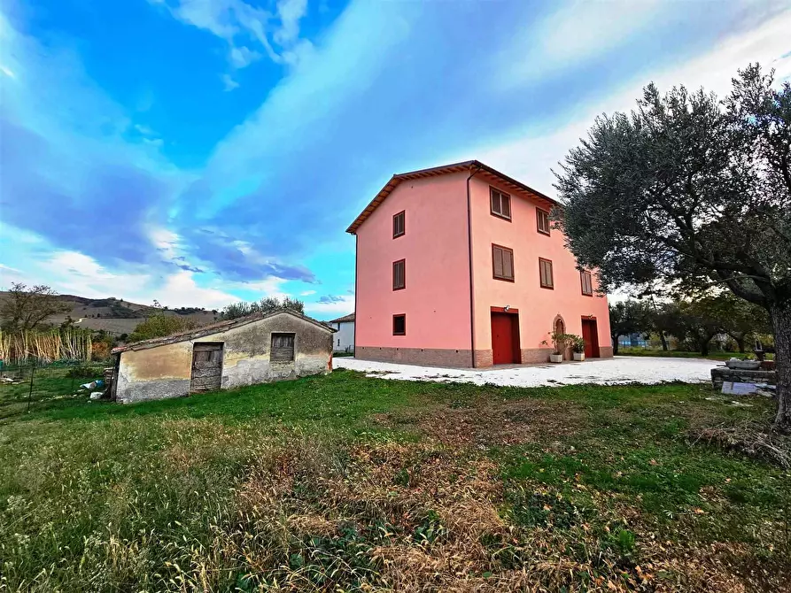 Immagine 1 di Rustico / casale in vendita  in Località Taccoli a San Severino Marche