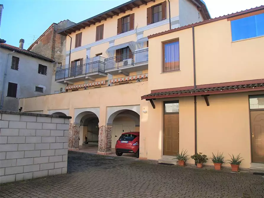 Immagine 1 di Appartamento in vendita  in Via San Pietro a Trino Vercellese