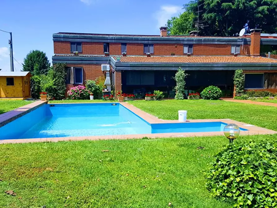 Immagine 1 di Villa in vendita  in Via Circonvallazione a Asigliano Vercellese