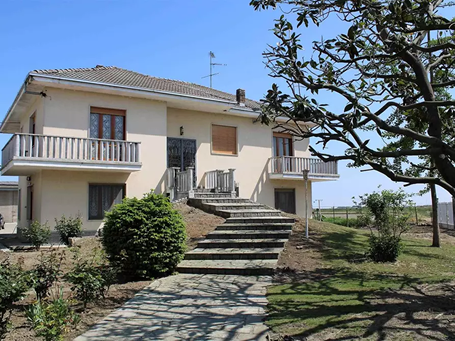 Immagine 1 di Villa in vendita  in Via Quarana a Desana