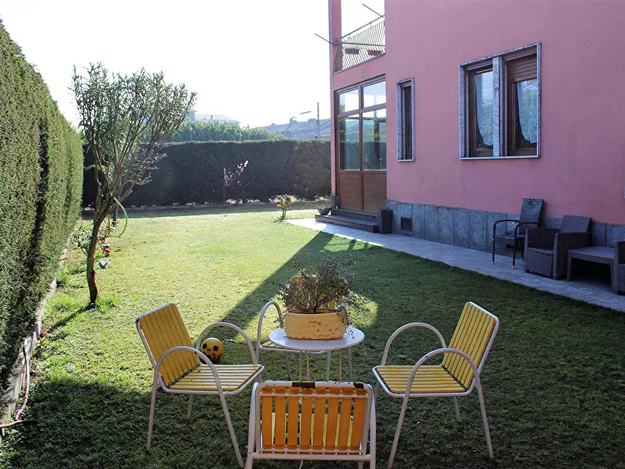 Immagine 1 di Villa in vendita  in via Novara a Borgo Vercelli