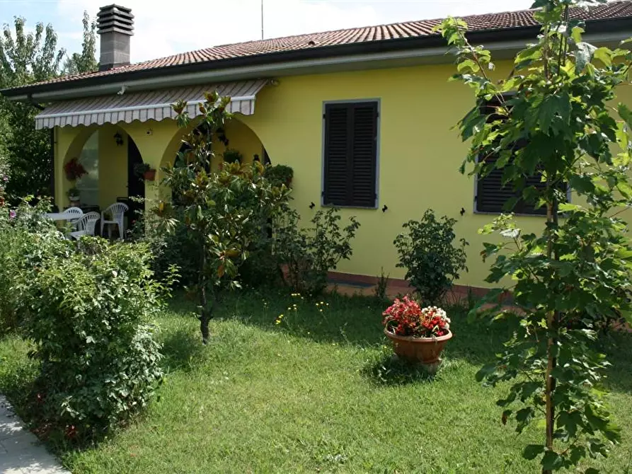 Immagine 1 di Villa in vendita  in strada viola a Tortona