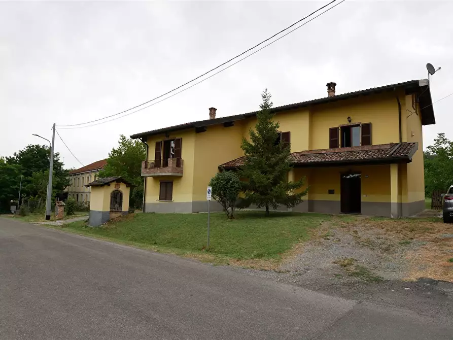 Immagine 1 di Villa in vendita  a Carezzano