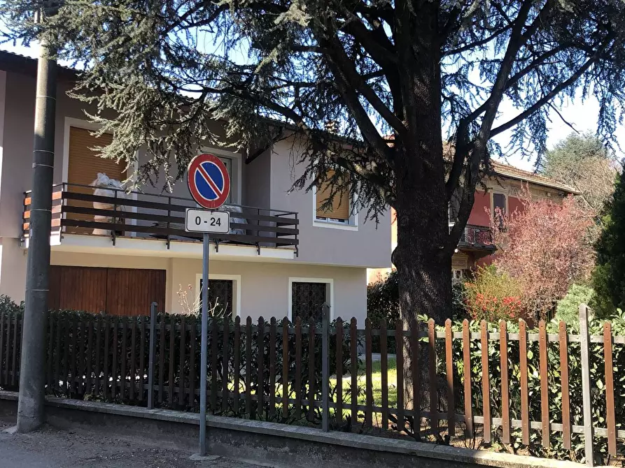 Immagine 1 di Villa in vendita  in via roma a Pozzolo Formigaro