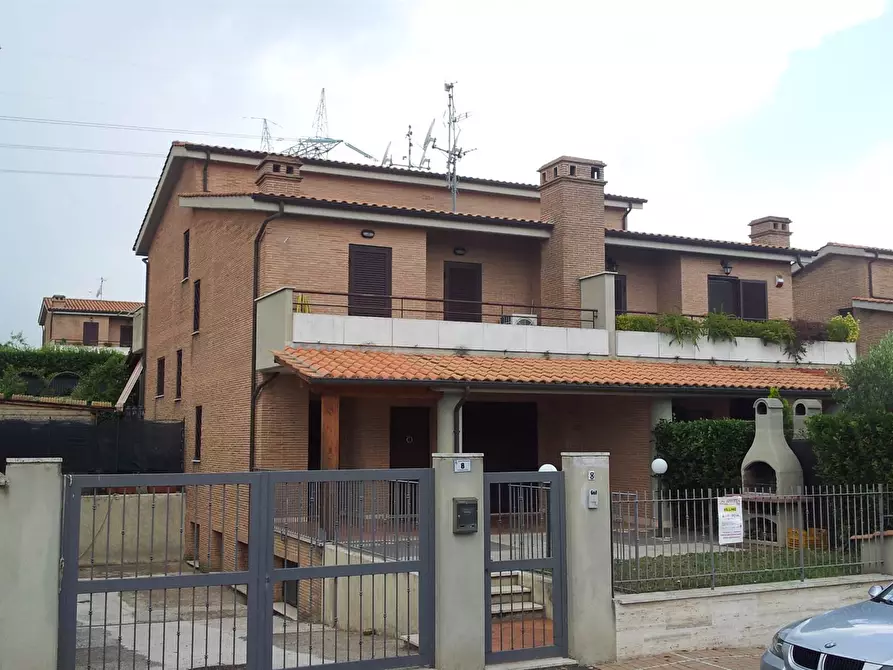 Immagine 1 di Villa in vendita  in VIA FRANCESCO CRISPI a San Cesareo
