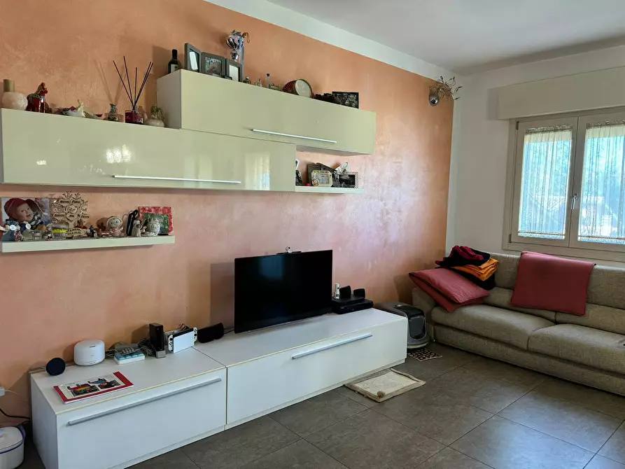 Immagine 1 di Appartamento in vendita  in Via Sironi a Prato