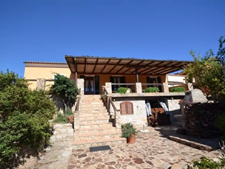 Immagine 1 di Villa in vendita  in VISTA MARE a La Maddalena