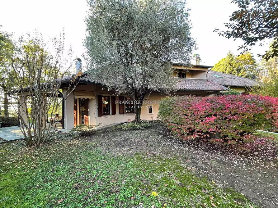 Immagine 1 di Villa in vendita  in Via Cesare Cantù a Barzago