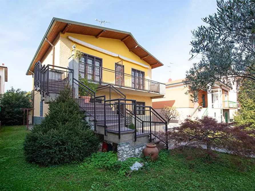 Immagine 1 di Casa indipendente in vendita  in VIA PALERMO a Melzo