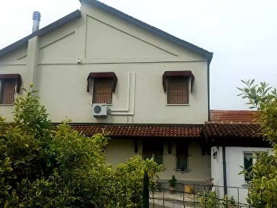 Immagine 1 di Villa in vendita  a Cava Manara