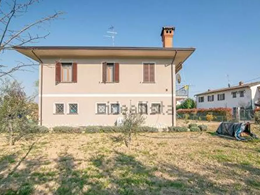 Immagine 1 di Villa in vendita  a Stradella