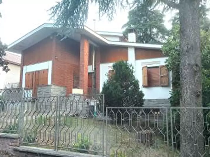 Immagine 1 di Casa indipendente in vendita  a Broni