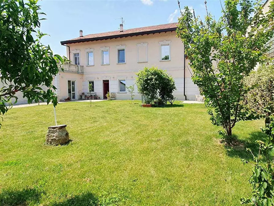 Immagine 1 di Villa in vendita  in Via Aspromonte a Vignate