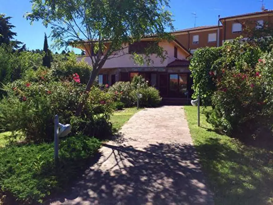 Immagine 1 di Villa in vendita  a Livorno