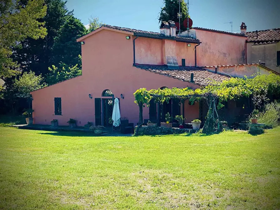 Immagine 1 di Villa in vendita  in via della Petria a Firenze