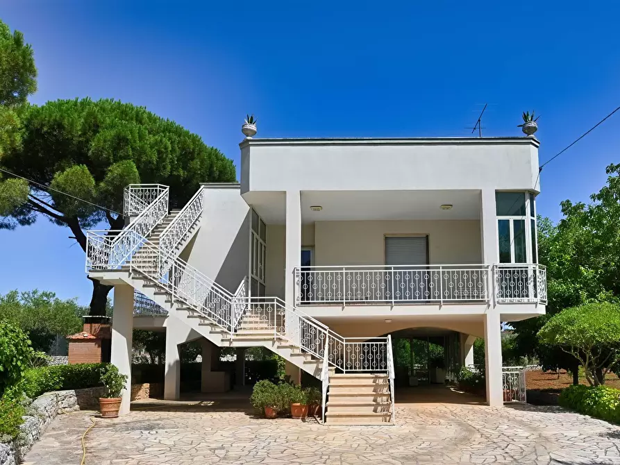 Immagine 1 di Villa in vendita  in Strada Comunale Pozzo Serralto a Putignano