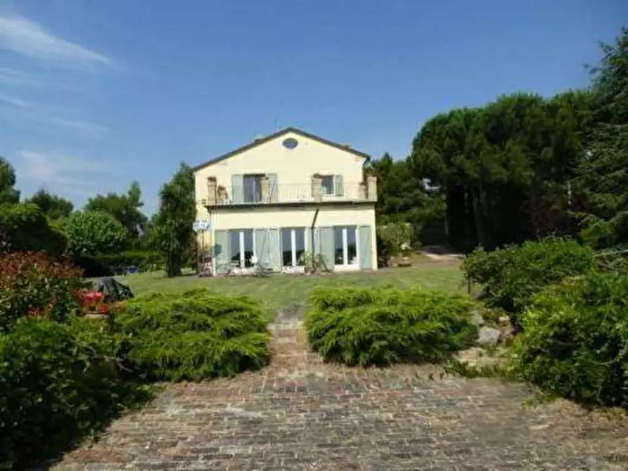 Immagine 1 di Villa in vendita  a Potenza Picena