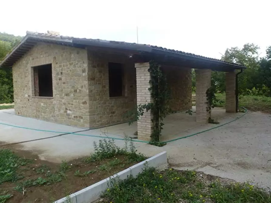 Immagine 1 di Villa in vendita  a Belforte Del Chienti