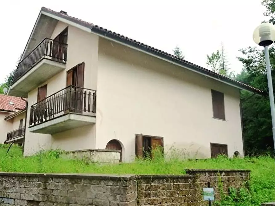 Immagine 1 di Villa in vendita  a Fiastra