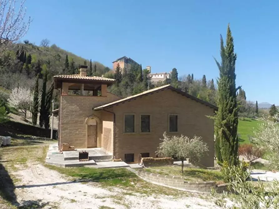 Immagine 1 di Villa in vendita  a San Severino Marche