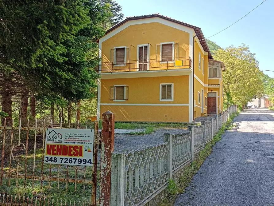 Immagine 1 di Casa indipendente in vendita  a Serravalle Di Chienti