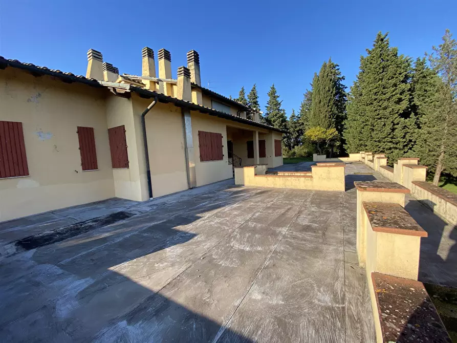 Immagine 1 di Villa in vendita  a Carmignano