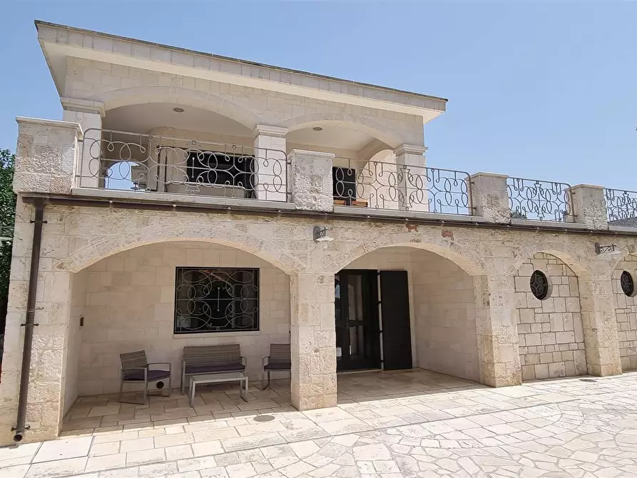 Immagine 1 di Villa in vendita  a Fasano
