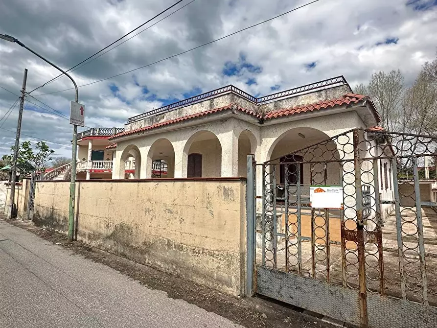 Immagine 1 di Villa in vendita  a Cancello Ed Arnone