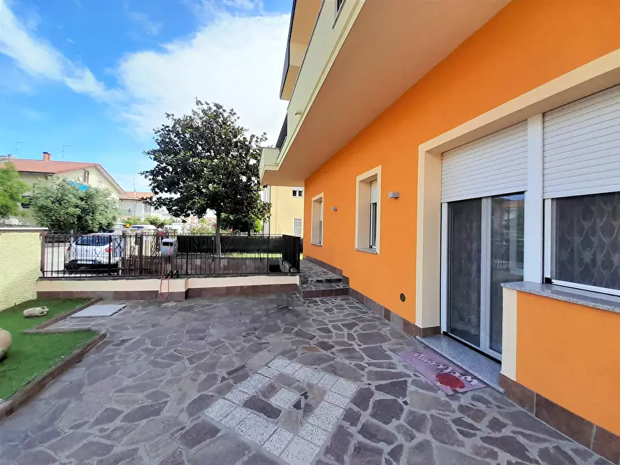 Immagine 1 di Villa in vendita  in Via Canzio Pandolfini a Rimini