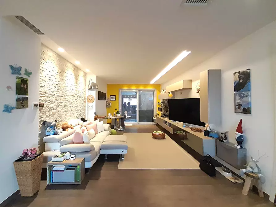 Immagine 1 di Appartamento in vendita  in Via Dell'Abetone a Rimini