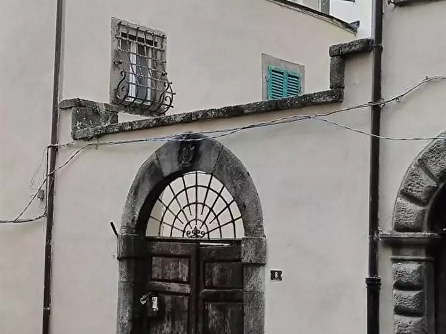 Immagine 1 di Palazzo in vendita  a Castel Del Piano