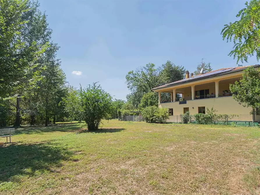 Immagine 1 di Villa in vendita  a Grezzago