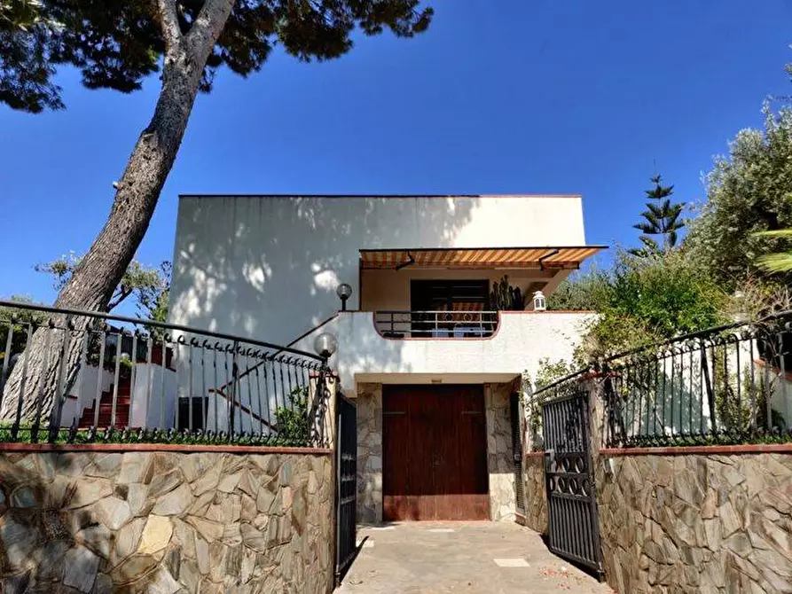 Immagine 1 di Villa in vendita  in Contrada Mazzaforno a Cefalu'