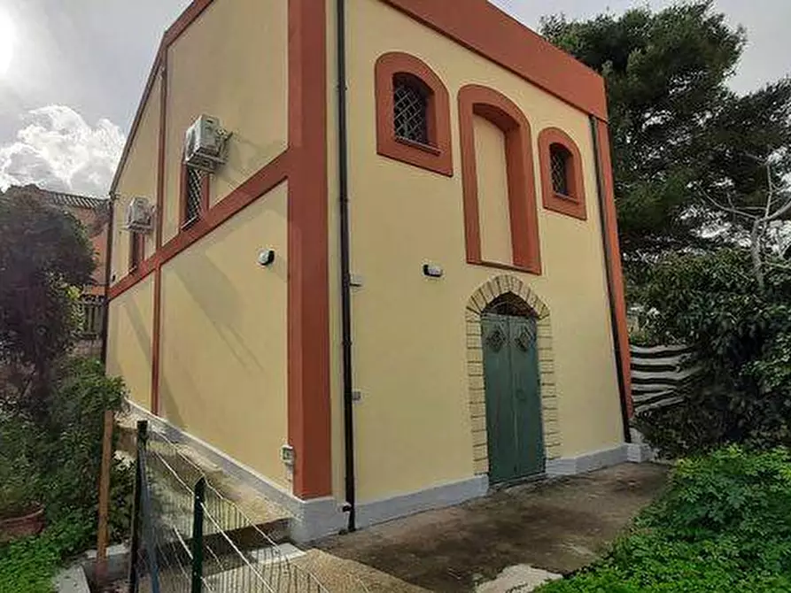 Immagine 1 di Magazzino in affitto  in Via Roma a Cefalu'
