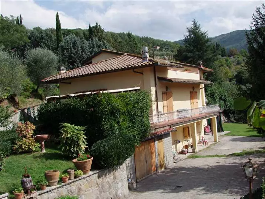 Immagine 1 di Villa in vendita  a Londa