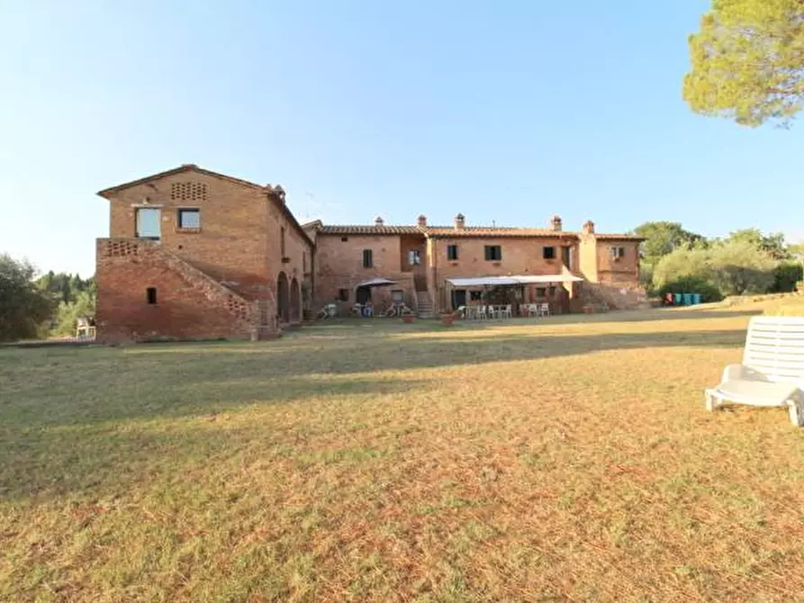 Immagine 1 di Agriturismo in vendita  a Siena