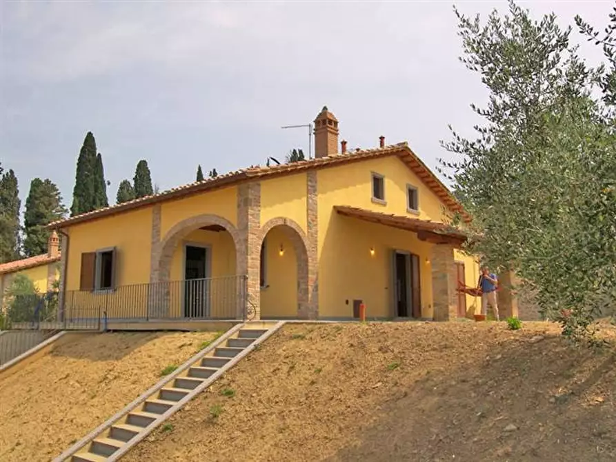 Immagine 1 di Villa in vendita  a Cortona