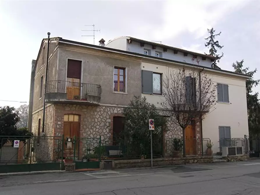 Immagine 1 di Villa in vendita  a Sinalunga