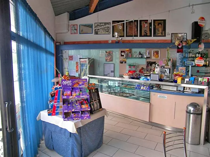 Immagine 1 di Attività commerciale in vendita  a Sinalunga
