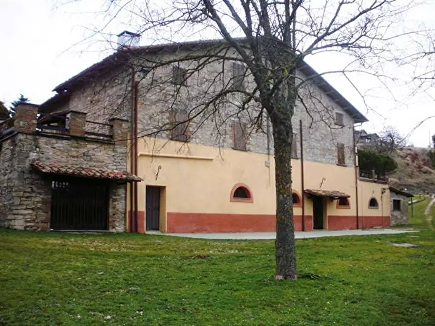 Immagine 1 di Agriturismo in vendita  a Gubbio