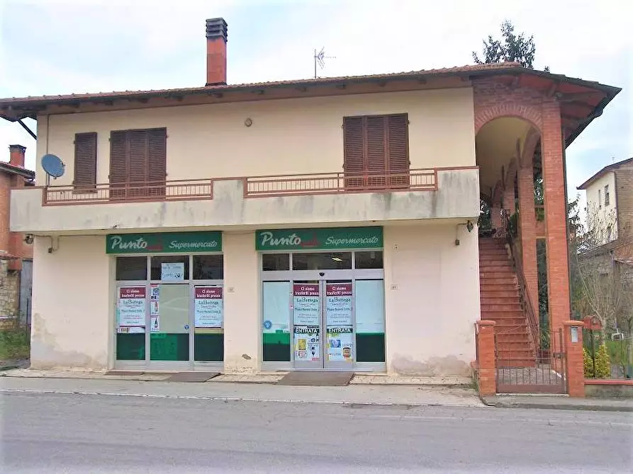 Immagine 1 di Attività commerciale in affitto  a Torrita Di Siena