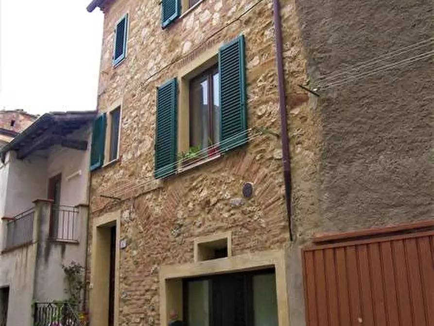Immagine 1 di Villa in vendita  a San Giovanni D'asso