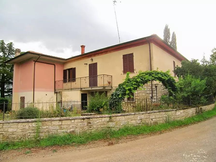Immagine 1 di Casa indipendente in vendita  a Cetona