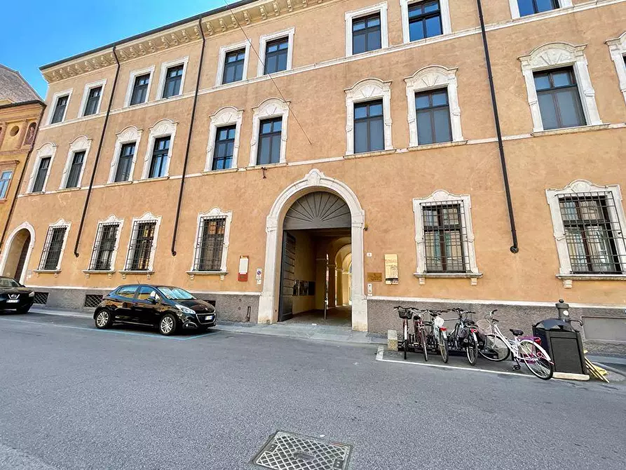 Immagine 1 di Ufficio in affitto  a Mantova